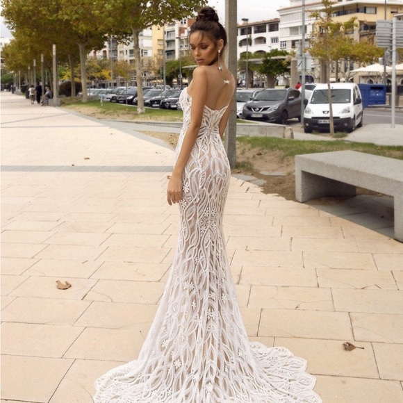 Wedding dress - Picture 2 of 8